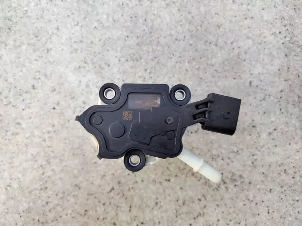 AdBlue-pumppu OEM F01C250148 Skoda Superb III 2.0 TDI:lle image 5