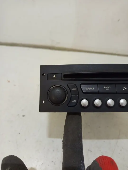 Peugeot 307 Radio OEM 96627393XT - Gebruikt image 3