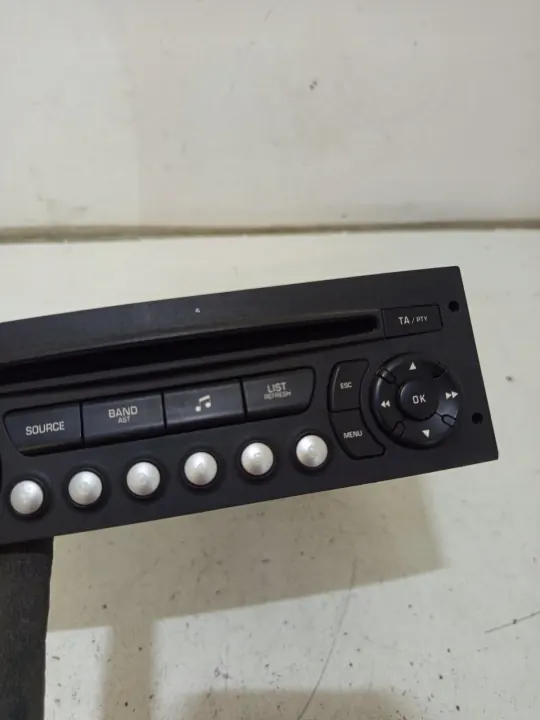 Peugeot 307 Radio OEM 96627393XT - Gebruikt image 4