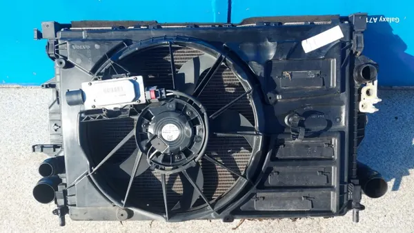 VOLVO V40 II 2.0 D Kühler komplett OEM image 4