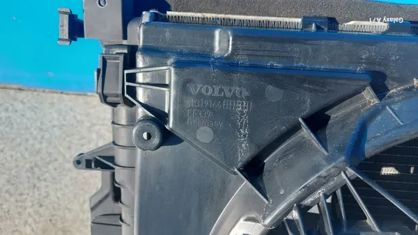 VOLVO V40 II 2.0 D Kühler komplett OEM image 5