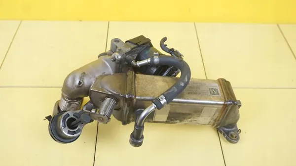 E90 E87 X1 X3 2.0 D Enfriador EGR 7810166 image 2