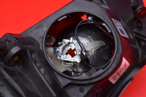 Reflector Derecho Opel Corsa D 06-11 OEM 93189358 image 8