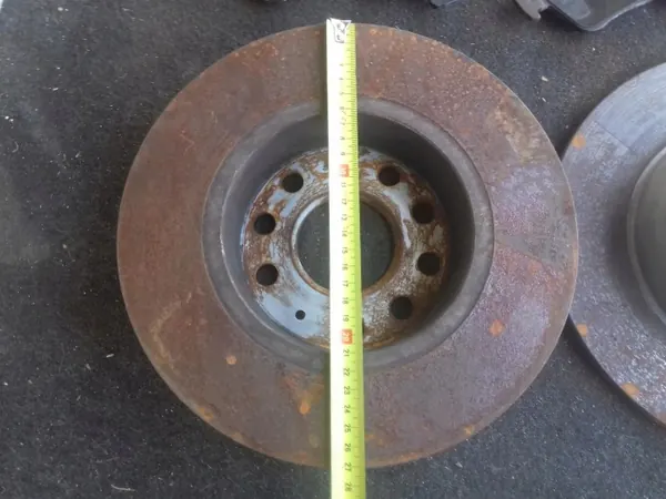 Gebrauchte Bremsscheiben & Beläge OEM 5Q0615601D image 8