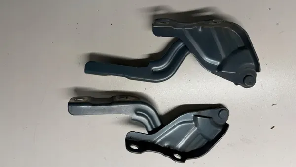 Dobradiça do Capô Dianteira Esquerda OEM 79110-J9000 Hyundai Kona image 2