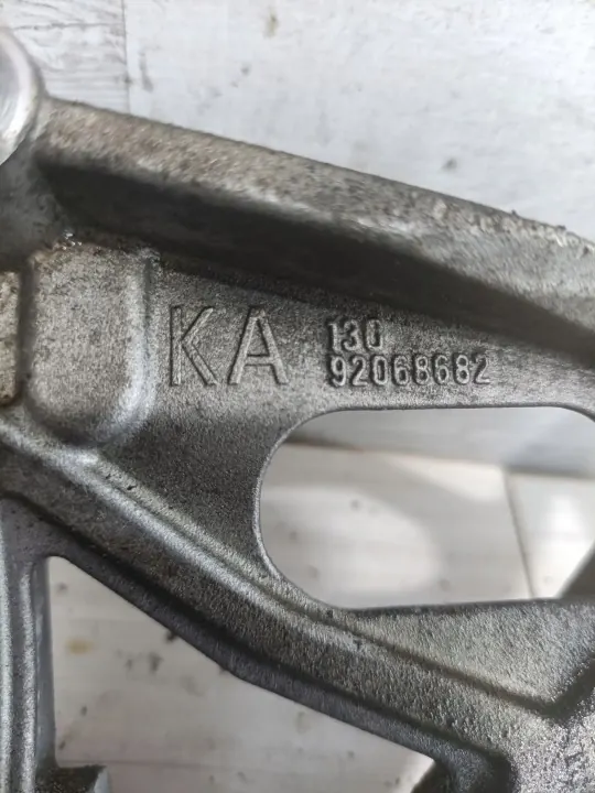 A/C-kompressorin kiinnike OEM 92068682 Camaro 3.6L image 5
