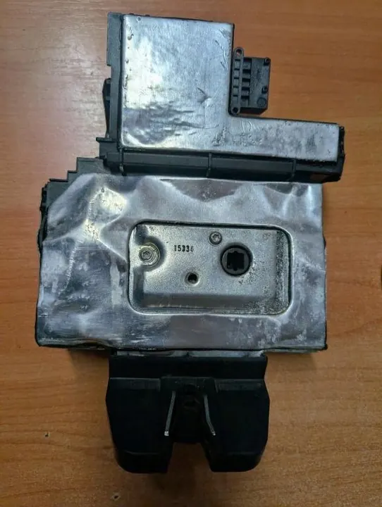 Opel Vectra C Kombi Baklucka Lås 24467824 image 2