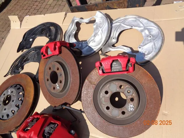 Conjunto discos e pinças Audi A4 B9 OEM 8W0615105ET image 7