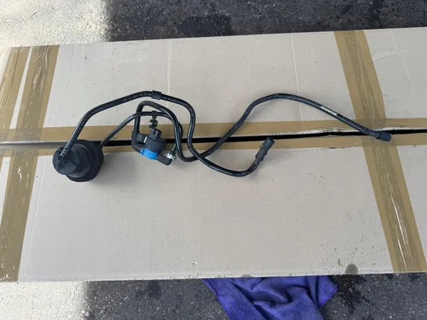 A2214700616 Valve Pipe Mercedes CL W216 W221 A2214714915 image 1