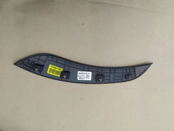 OEM 87782J950 Moldura Puerta Trasera Derecha - Usado image 3