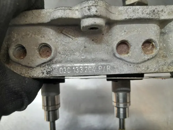 Inspuitrail OEM 03C133204P voor VW Audi Skoda 1.6 FSI image 3