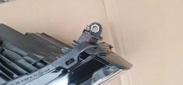 Volkswagen OE Oikea Ajovalo image 3