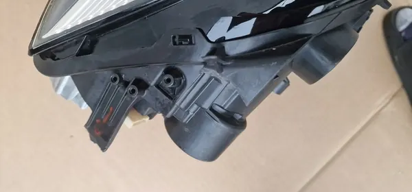 Volkswagen OE Oikea Ajovalo image 4