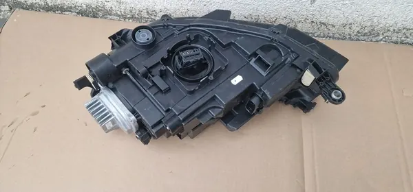 Volkswagen OE Oikea Ajovalo image 5