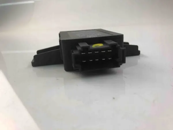 VW Touareg Relä 7P6959257 2010 image 3