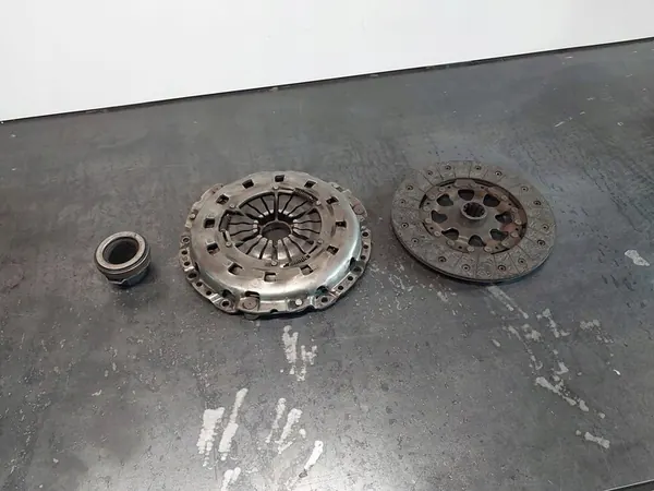Conjunto de embreagem BMW 3 E46 320d OEM 21217523619 image 2