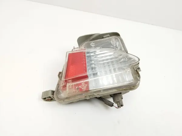 2012 Toyota Verso-S Feu de pare-chocs arrière image 4