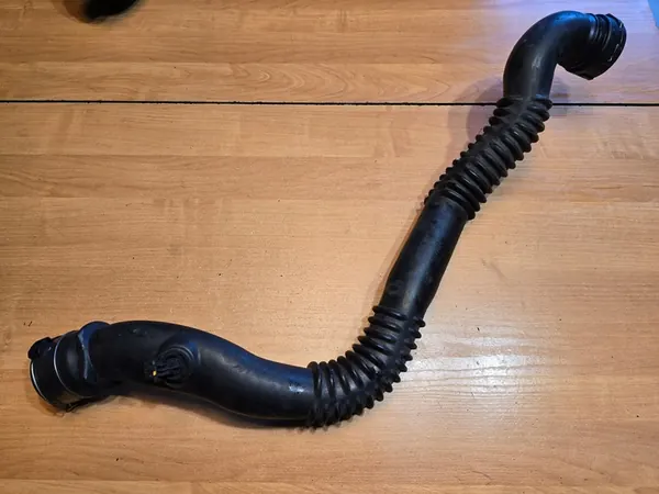 BMW E60 E61 2.0 D Intercooler Luftschlauch image 2