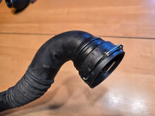 BMW E60 E61 2.0 D Intercooler Luftschlauch image 3