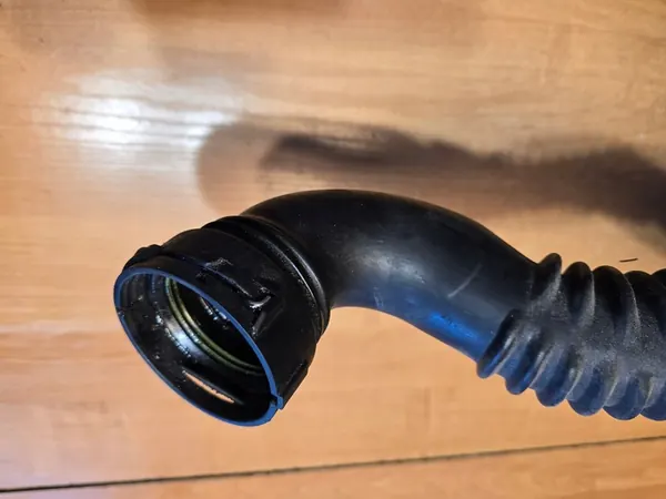 BMW E60 E61 2.0 D Intercooler Luftschlauch image 4