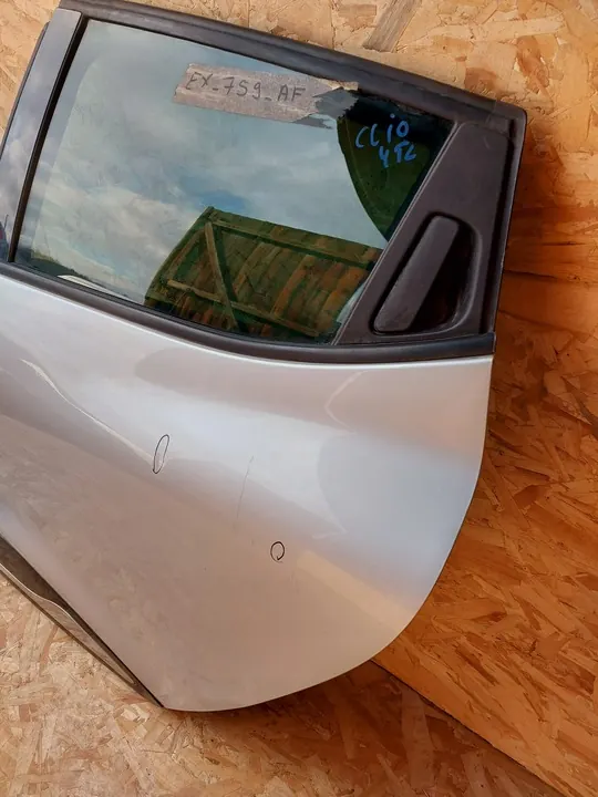 Vänster bakdörr Renault Clio IV 2017 komplett silver OEM image 4