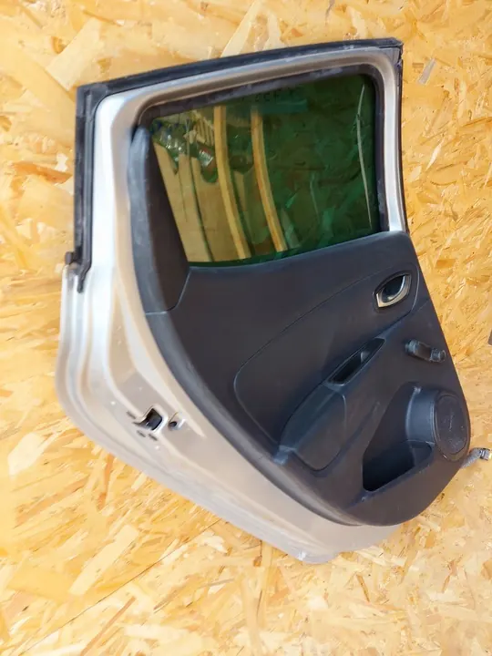 Vänster bakdörr Renault Clio IV 2017 komplett silver OEM image 8