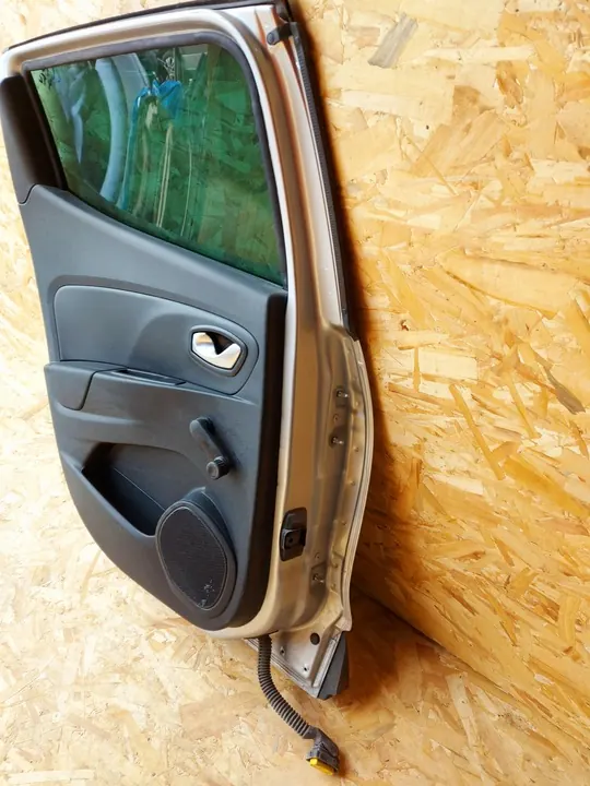 Vänster bakdörr Renault Clio IV 2017 komplett silver OEM image 9