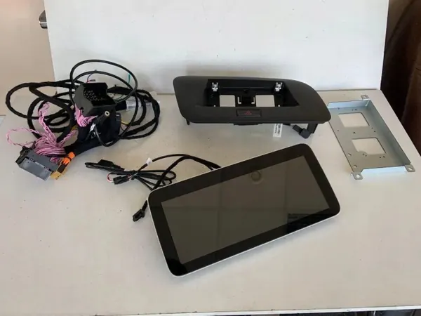 Audi Q5 Navigationsbildschirm OEM AE010251Q51 2015 image 2