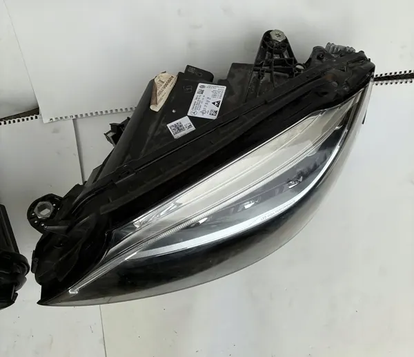 Mercedes C-Klasse W205 Rechter Voor Full LED Licht A2059068005 image 3