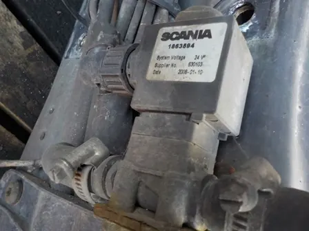 Scania AdBlue-venttiili OEM 1863594 - Käytetty image 2