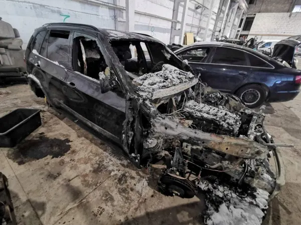 BMW X5 Motoroliepan OEM 11137796325 2007 3.0L image 6