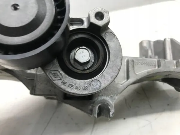 Nissan Micra K14 Alternatorbeugel image 3