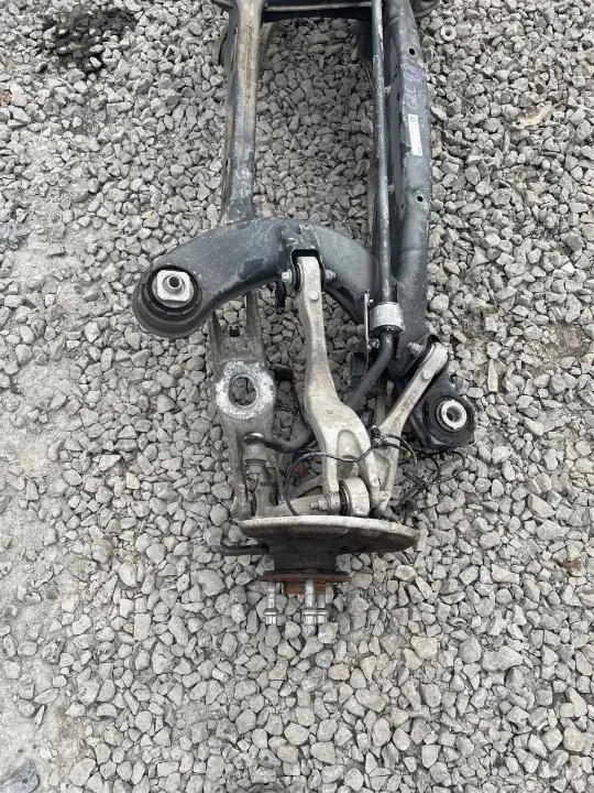 OEM 2533506509 Taka-akselinpidike Mercedes GLC image 3