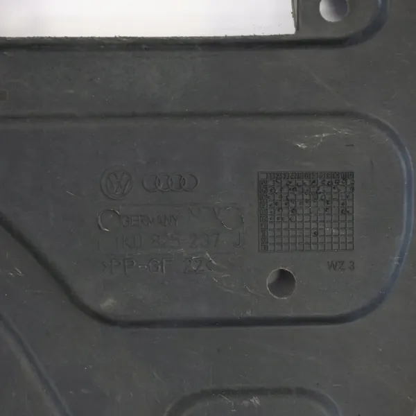 VW Golf 1K Moottorikansi OEM 1K0825237J image 6