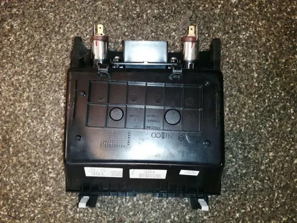 Cinzeiro Hyundai IONIQ OEM 84675G2100 - Usado image 4