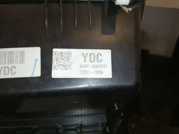 Cinzeiro Hyundai IONIQ OEM 84675G2100 - Usado image 5