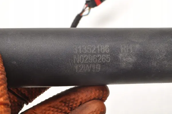 VOLVO XC60 I Baklucka Gasdämpare Höger 31352186 image 7