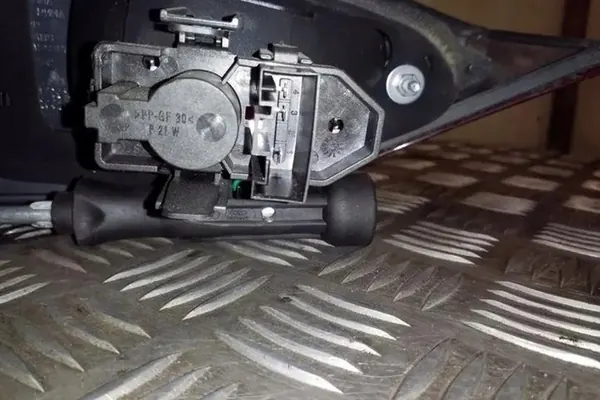 Lámpara de maletero derecha BMW X1 (E84) 63212990114 image 6