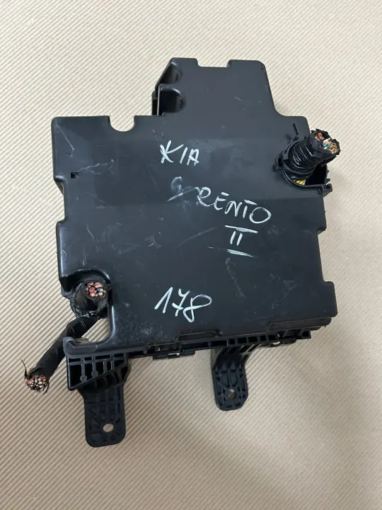 Kia Sorento II zekeringkast OEM 91415-2P663 image 3