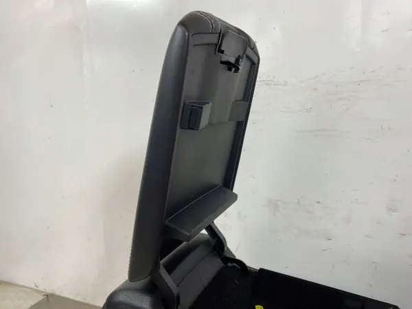 Accoudoir de console Jeep OE FOB47851 pour Grand Cherokee 2023 image 4