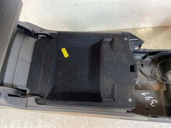 Accoudoir de console Jeep OE FOB47851 pour Grand Cherokee 2023 image 8
