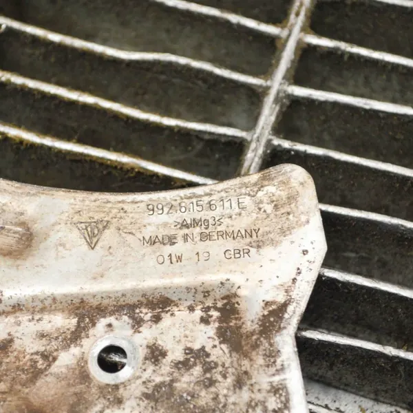 Porsche 911 992 2019 Escudo freio traseiro esquerdo OEM 992615611E image 6