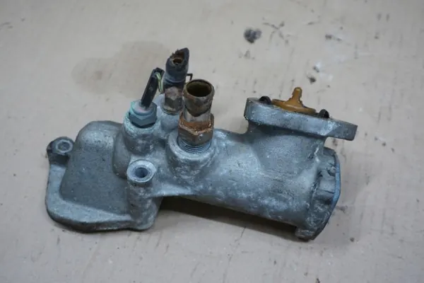 LJ70 KRÓCIEC Termostaatin Kotelo Land Cruiser 70:lle image 2