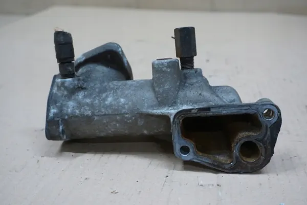 LJ70 KRÓCIEC Termostaatin Kotelo Land Cruiser 70:lle image 5