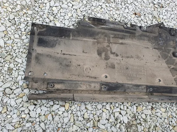 Audi A4 B8 A5 S5 Vänster Underkörningsskydd 8K0825207B image 4