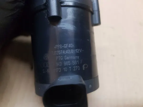 Volkswagen Vattenpump 1K0965561F image 2