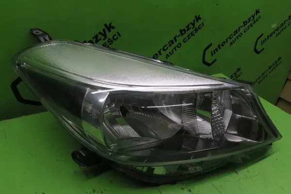 TOYOTA YARIS III Faro Derecho Cromado 2011 image 2