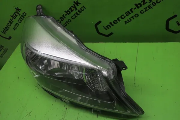 TOYOTA YARIS III Faro Derecho Cromado 2011 image 3