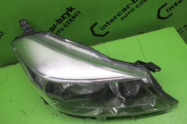 TOYOTA YARIS III Faro Derecho Cromado 2011 image 4