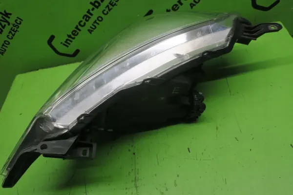 TOYOTA YARIS III Faro Derecho Cromado 2011 image 7